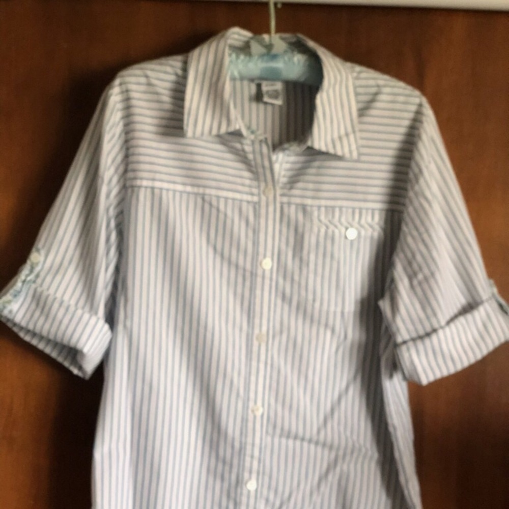 Cotton /polyester blouse.